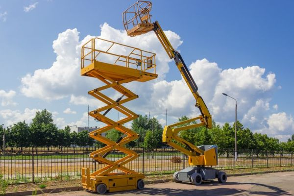 Como evitar problemas com o cilindro hidráulico de elevação do boom?